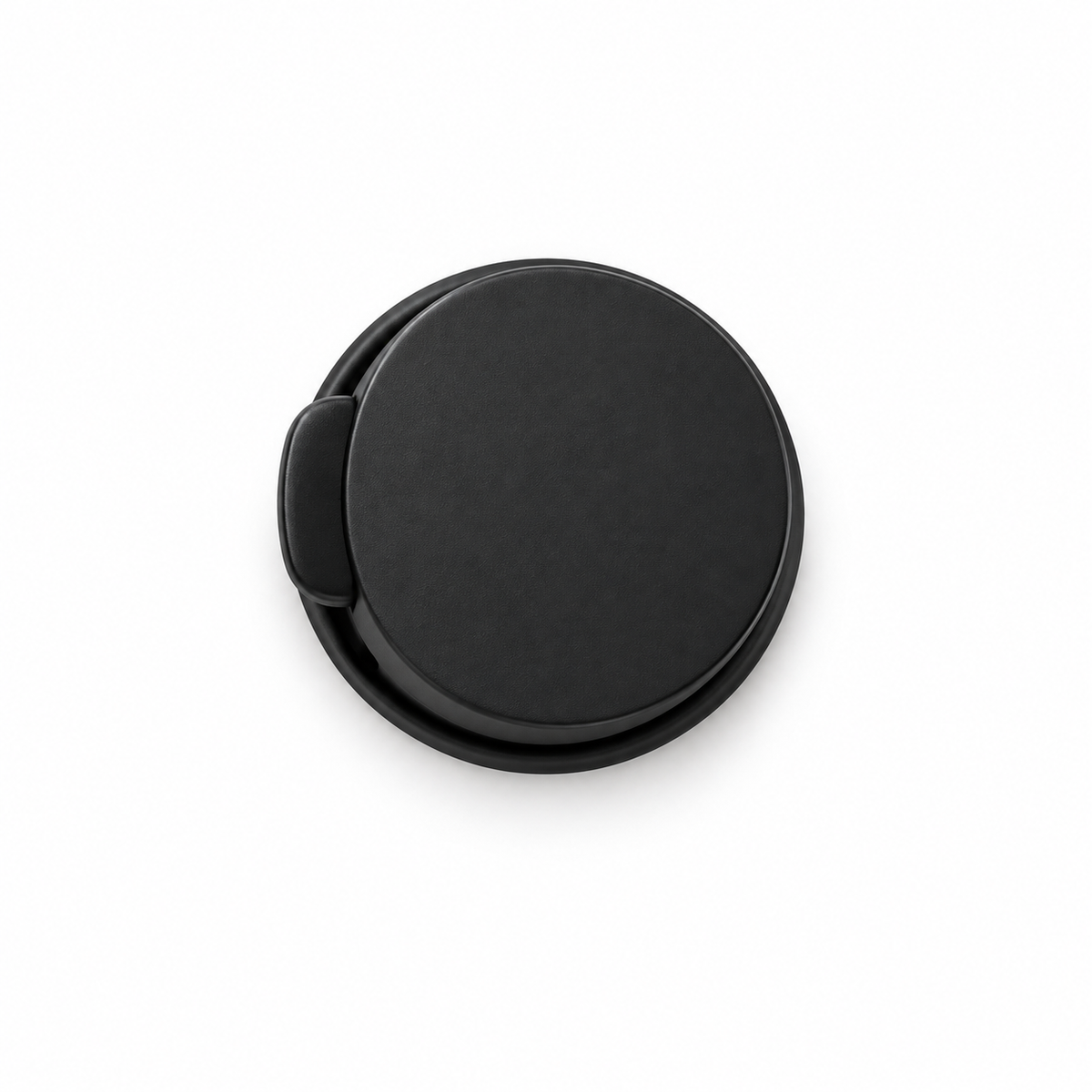 TrapSir magnetic cable holder — clasp detail reference, not the full pack.